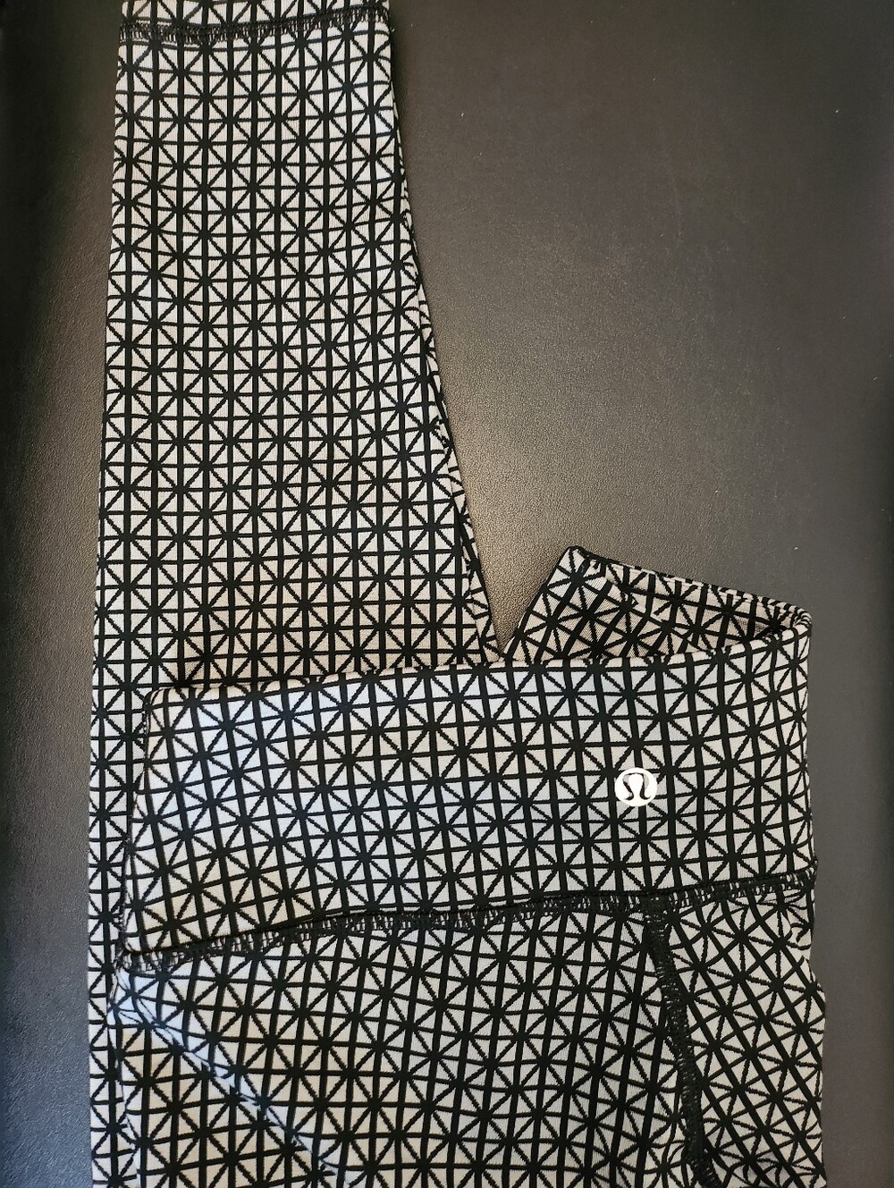Lululemon Black & White Geometric Leggings Full Length Size 4